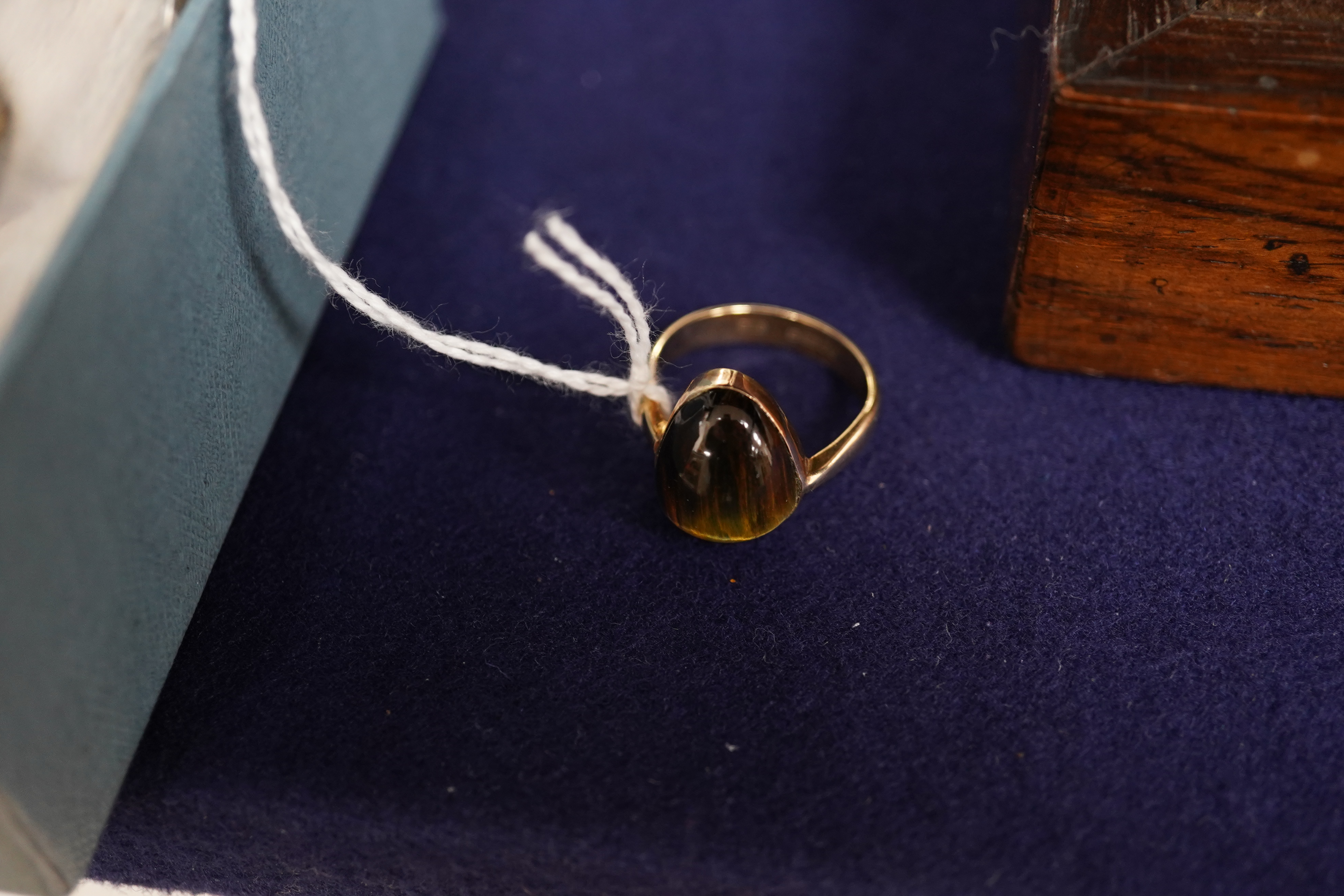 A small group of assorted Victorian and later jewellery including, costume, a 9ct horseshoe brooch, yellow metal and five stone diamond ring, a 1970's 9ct gold and cabochon set ring, garnet set mourning brooch, silver wi